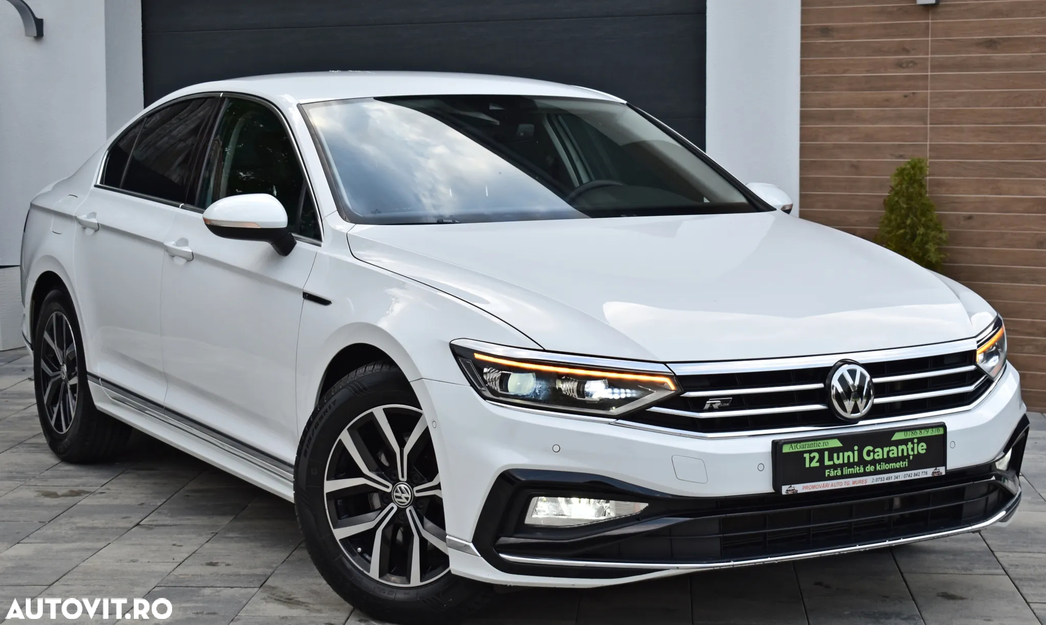 Volkswagen Passat Variant 2.0 TDI SCR DSG R-Line - 28