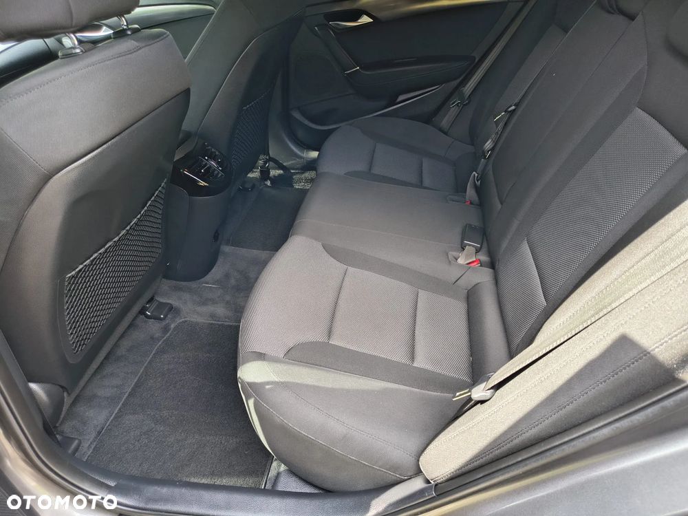 Hyundai i40 Kombi blue 1.6 CRDi DCT Space Plus - 13