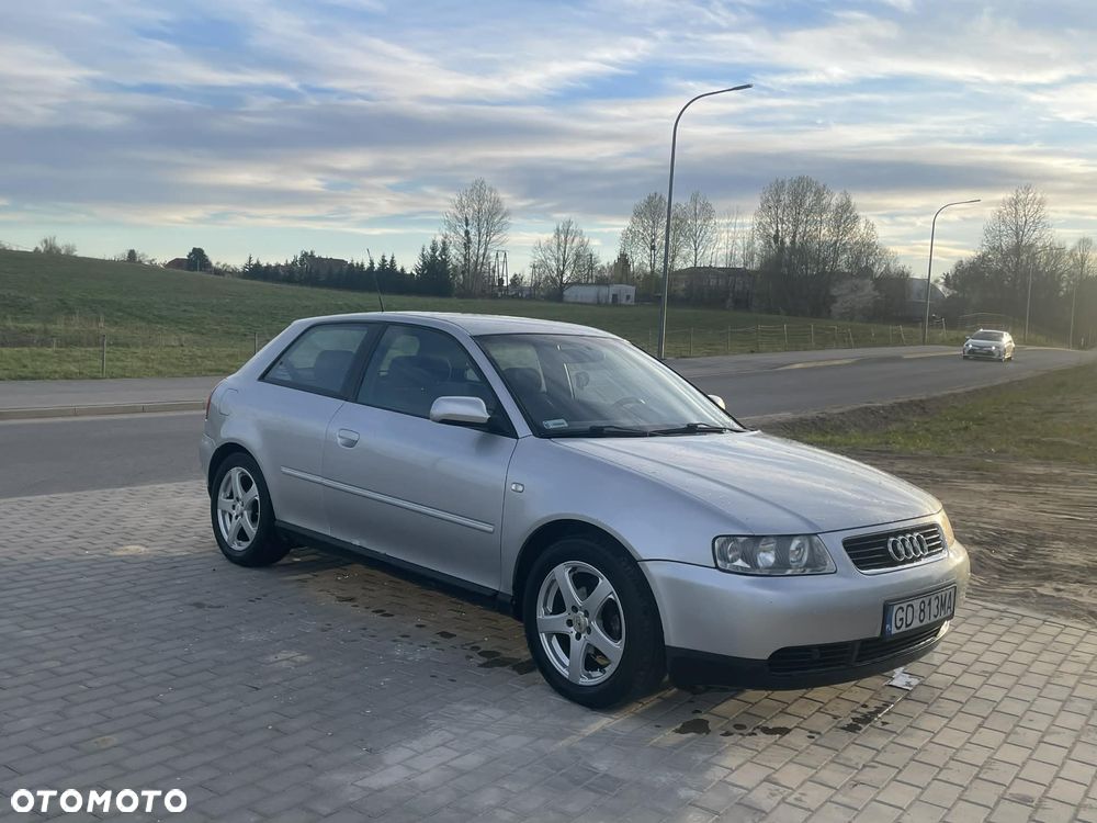 Audi A3 3-drzwiowe 1.6 Attraction - 1