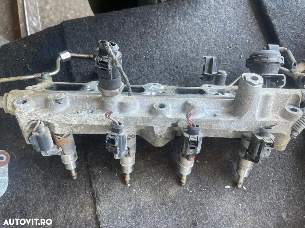 Rampa injectoare + injectoare Vw Golf 5 Caddy Jetta Touran etc 1.6 benzina FSI - 1