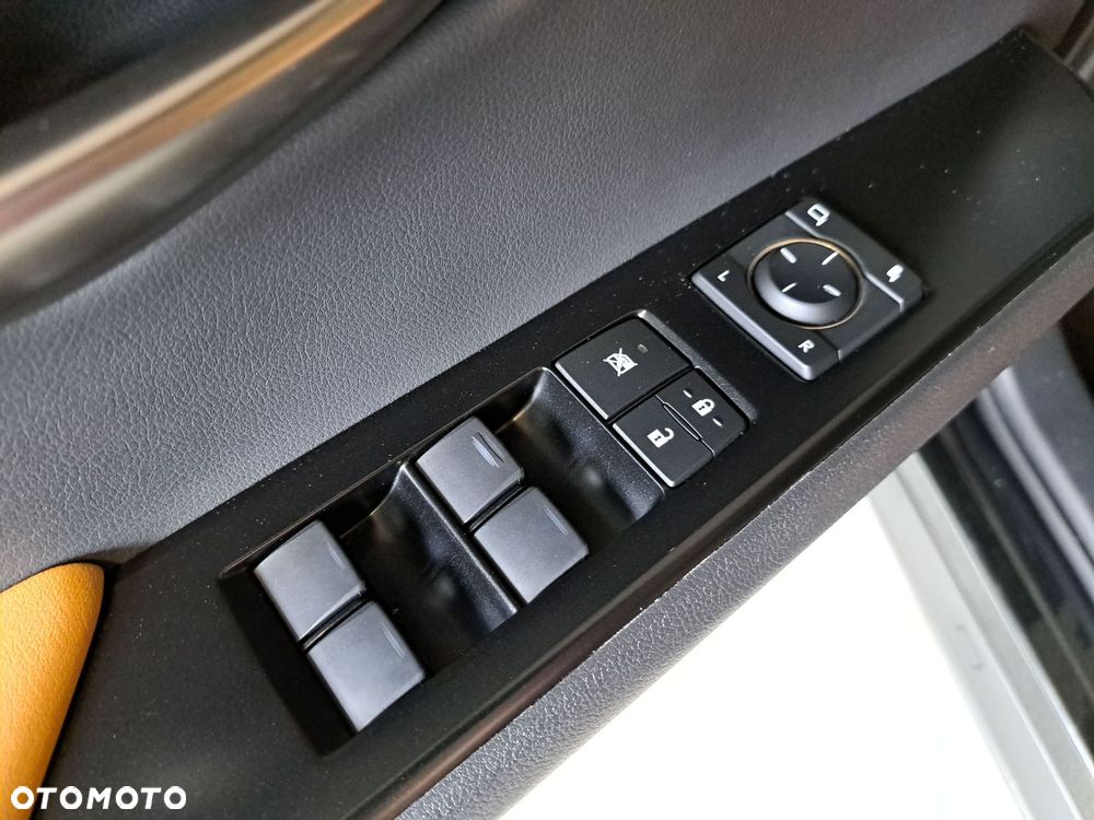 Lexus UX - 36