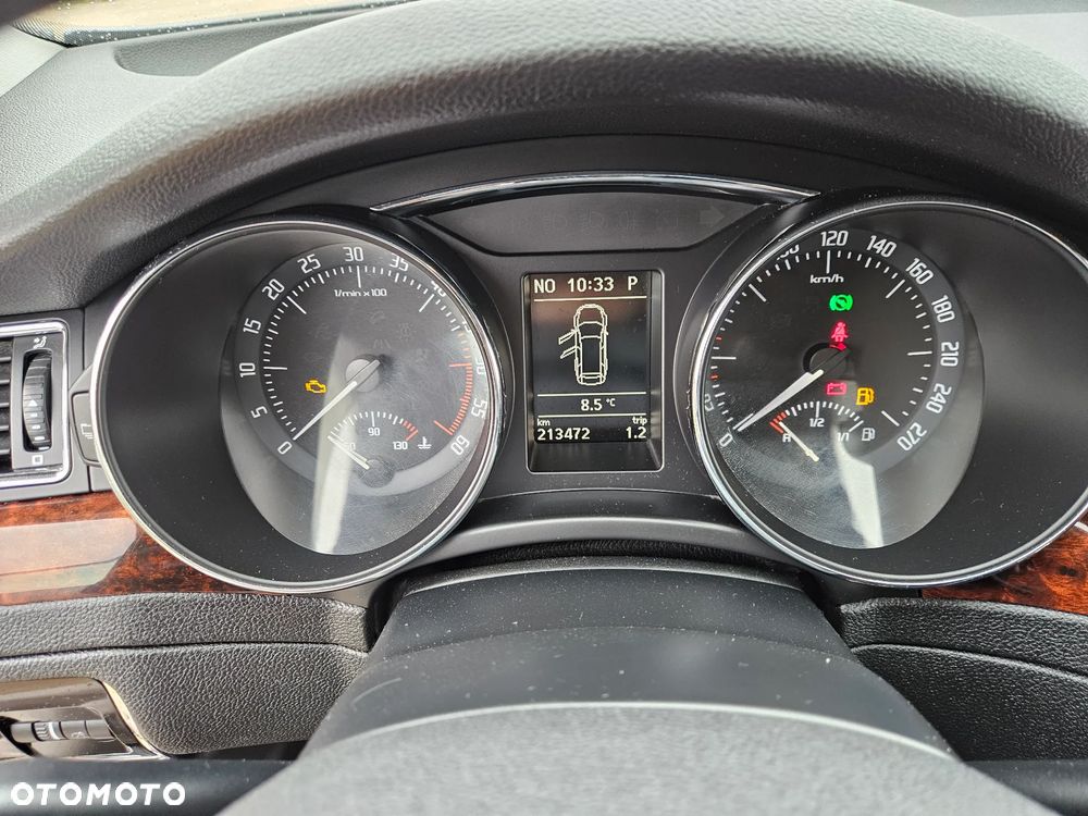 Skoda Superb 2.0 TDI DSG Elegance - 25