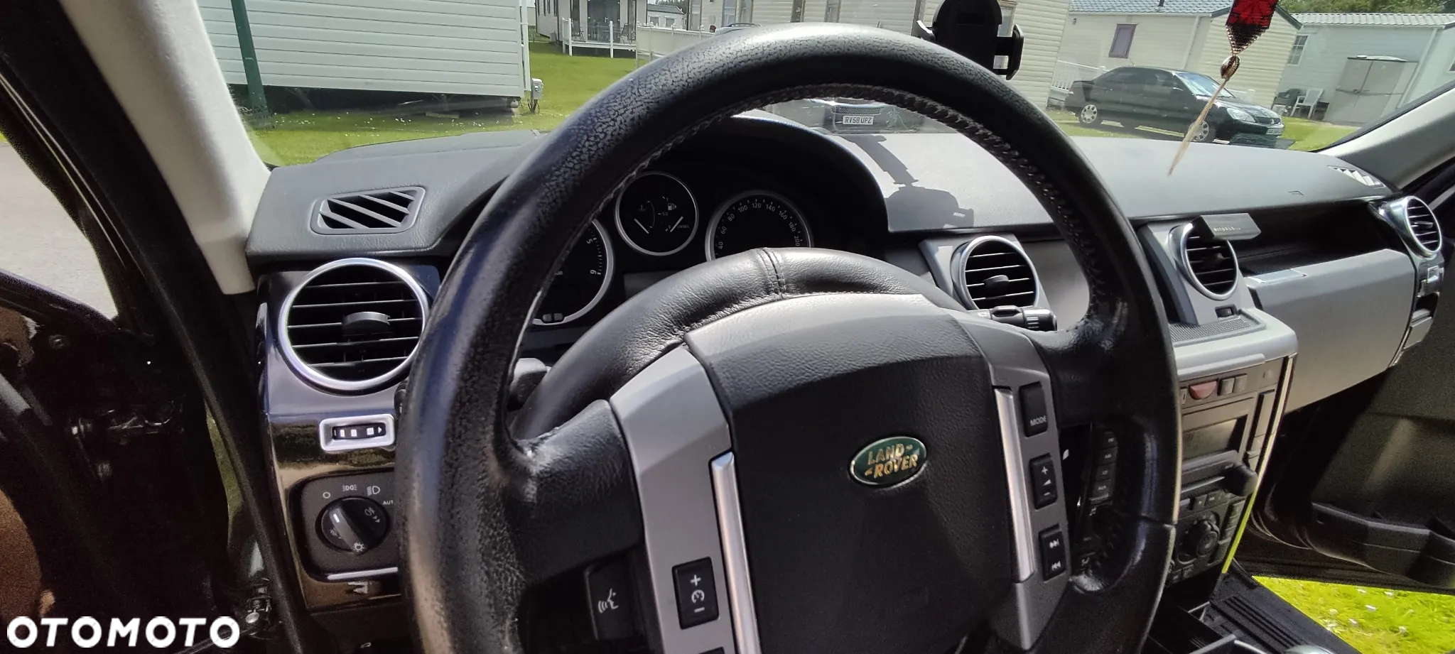 Land Rover Discovery IV 2.7D V6 HSE - 28