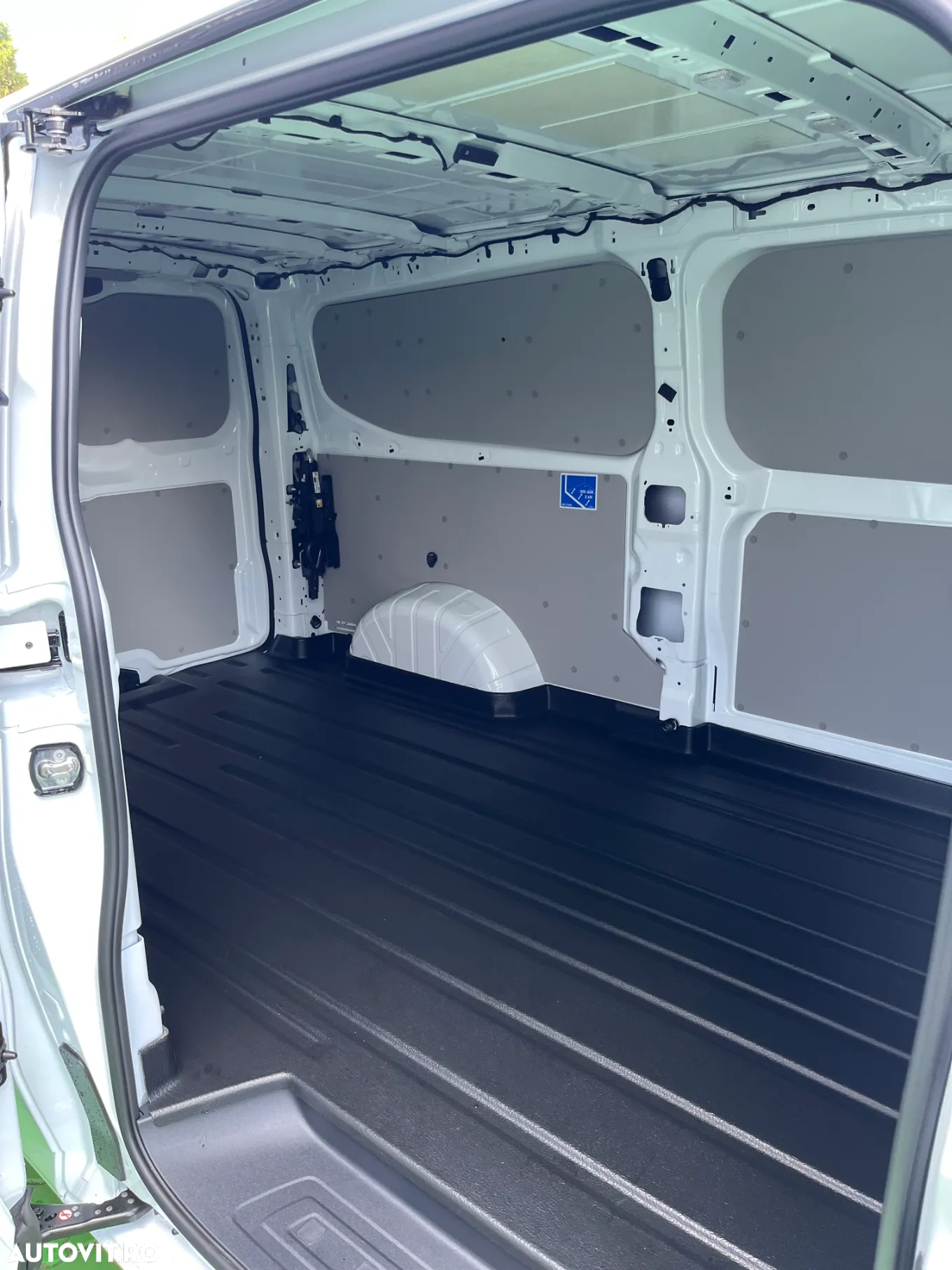 Ford TRANSIT CUSTOM VAN - 9