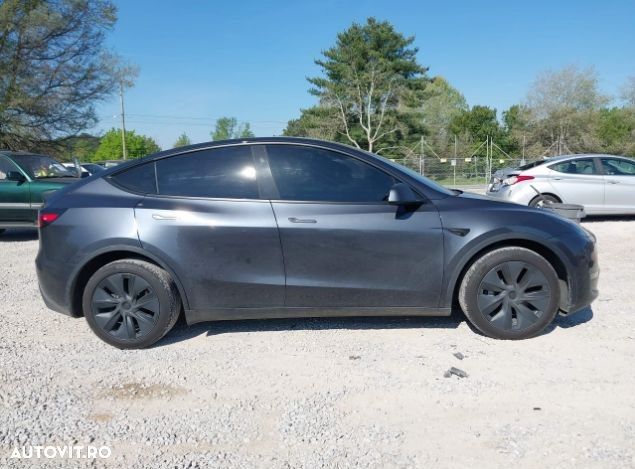 Tesla Model Y Long Range RWD - 6