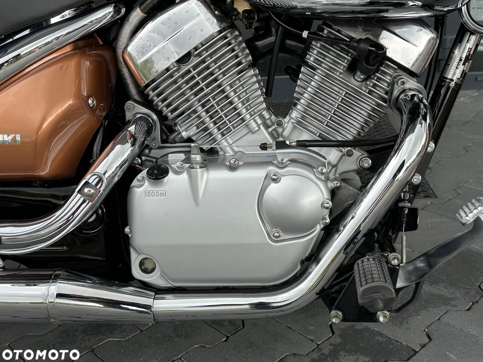 Suzuki Intruder - 12