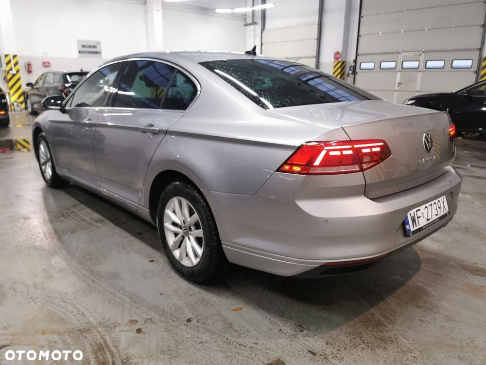 Volkswagen Passat - 4