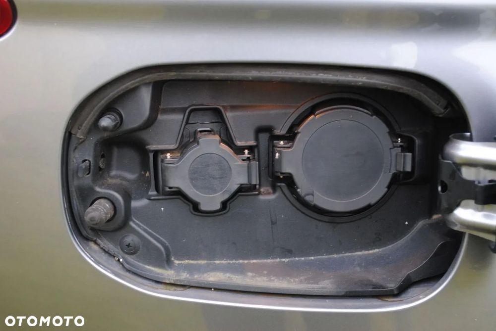 Mitsubishi Outlander - 12