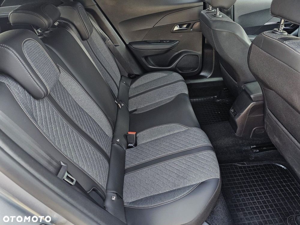 Peugeot 2008 PureTech 100 Allure S&S BVM6 - 13