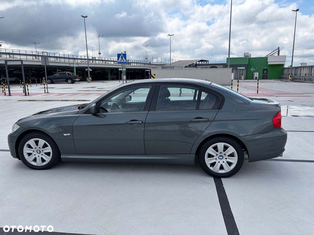 BMW Seria 3 318i - 33