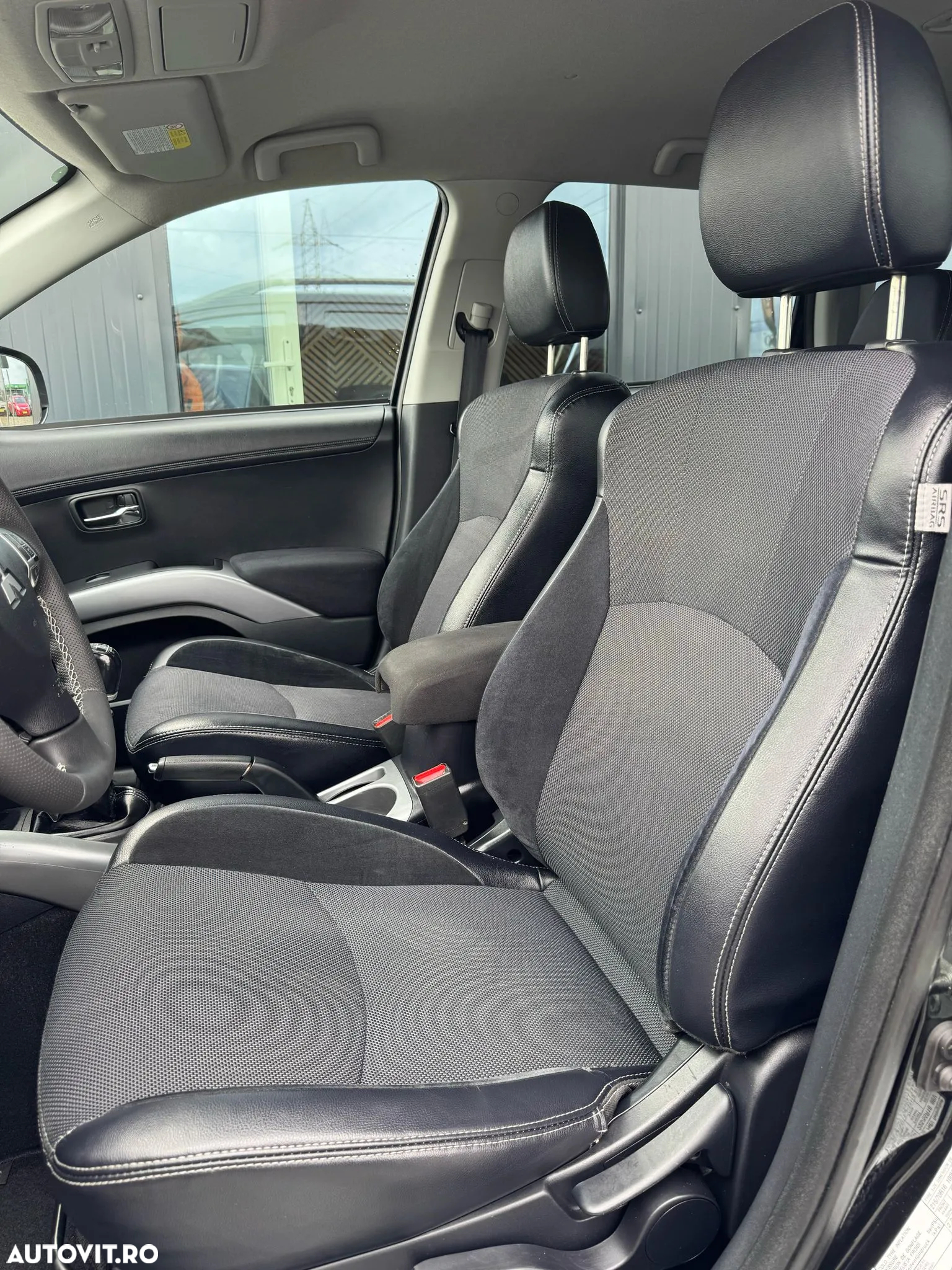 Mitsubishi Outlander - 33