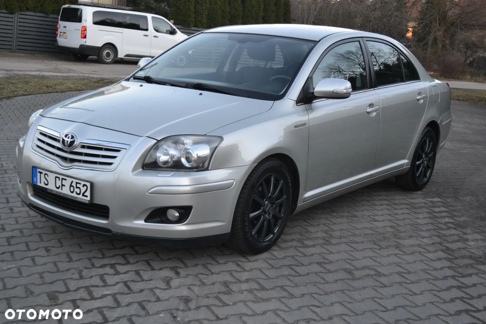 Toyota Avensis 2.0 VVT-i Executive - 1