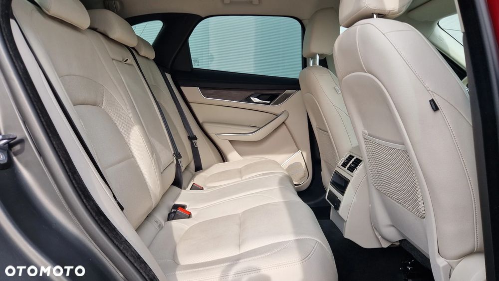 Jaguar F-Pace - 19