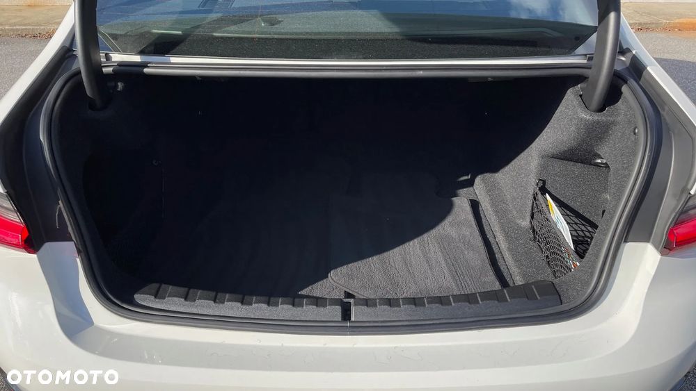 BMW Seria 3 330i Luxury Line - 29