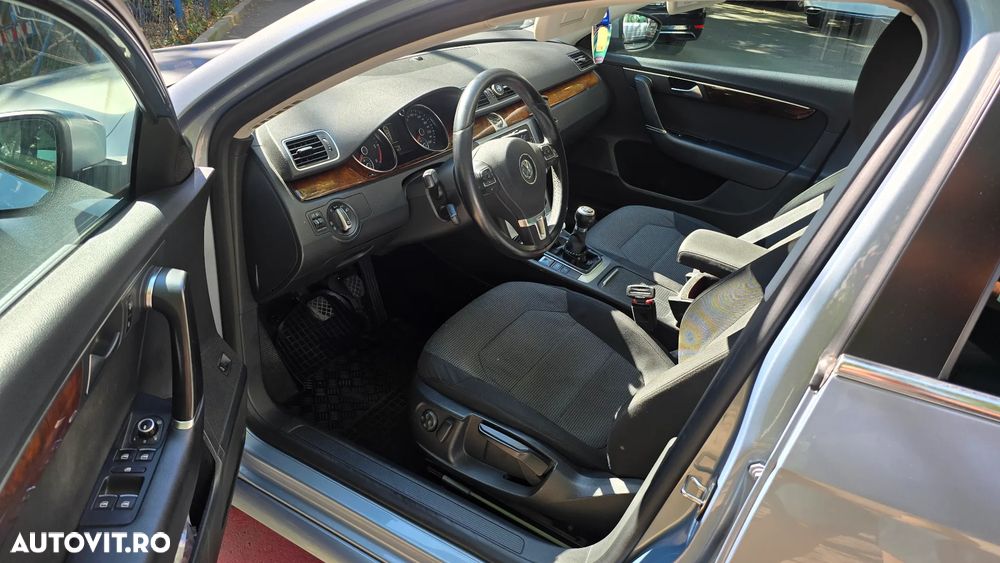 Volkswagen Passat 2012 photo 3