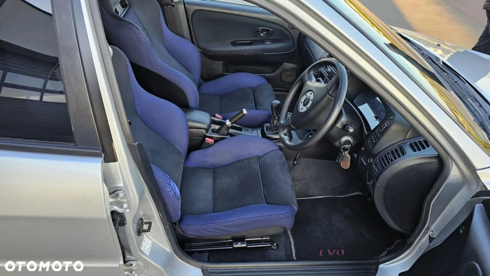 Mitsubishi Lancer Evolution IX - 12