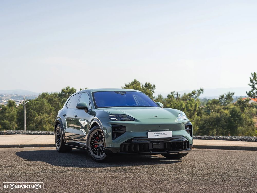 Porsche Cayenne Electric Turbo - 11