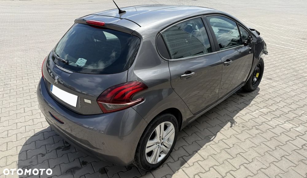Peugeot 208 - 6