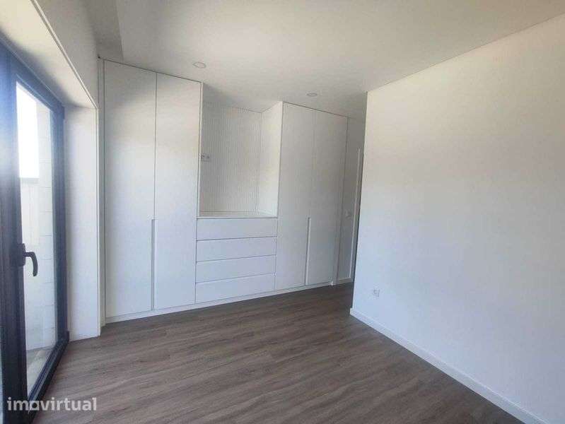Apartamento T2 Remodelado e Equipado com Elevador em Grijó - Grande imagem: 5/7