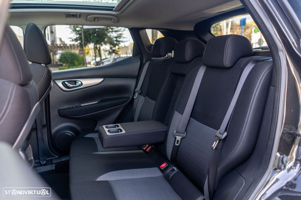 Nissan Qashqai 1.2 DIG-T N-Connecta 18 - 40