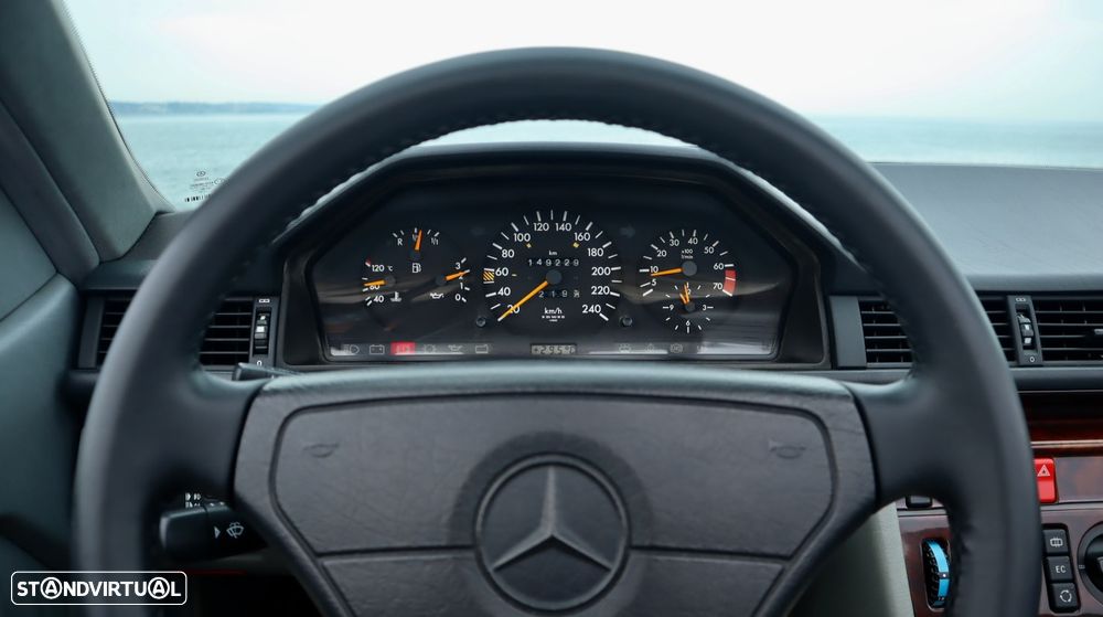 Mercedes-Benz E 220 - 43