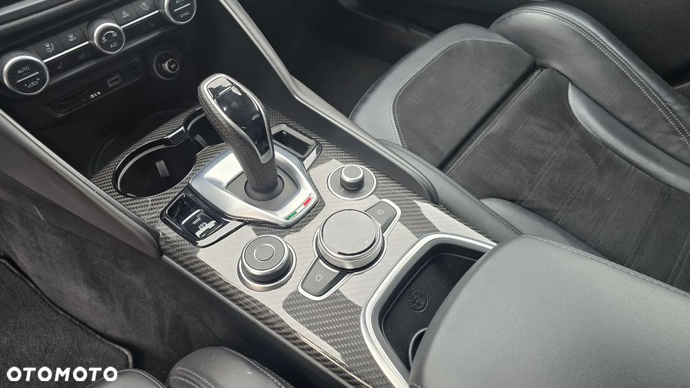 Alfa Romeo Giulia 2.0 Turbo Veloce TI Q4 - 24
