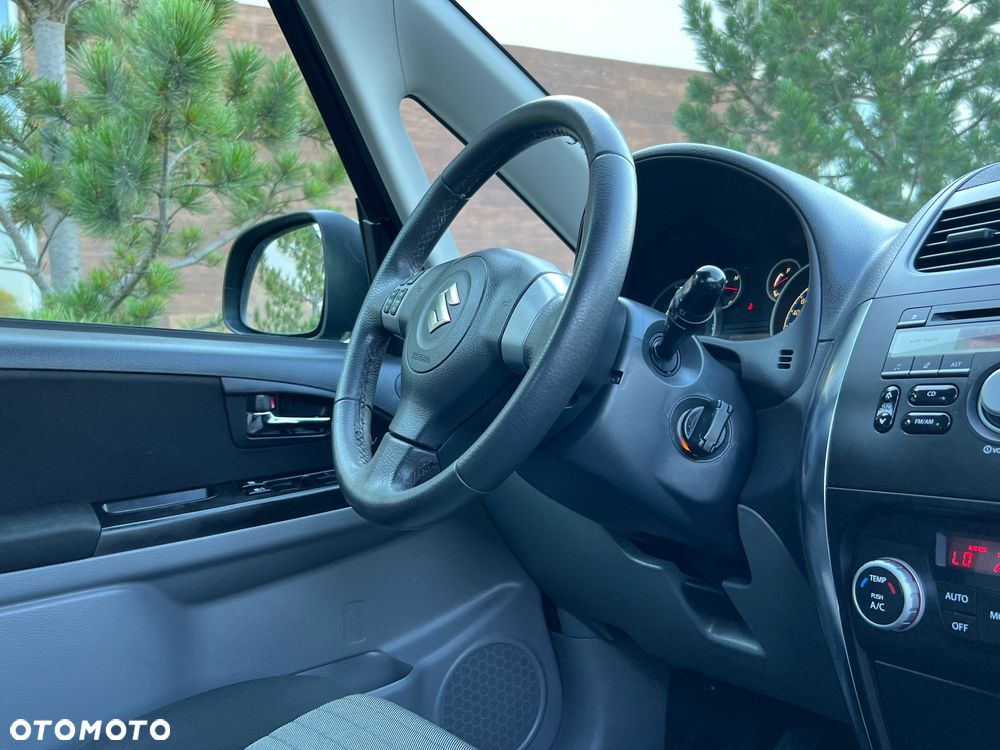 Suzuki SX4 1.6 VVT 4x4 Style - 11