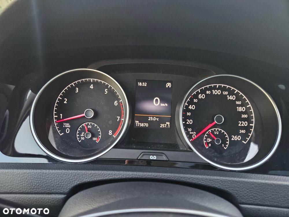 Volkswagen Golf - 18