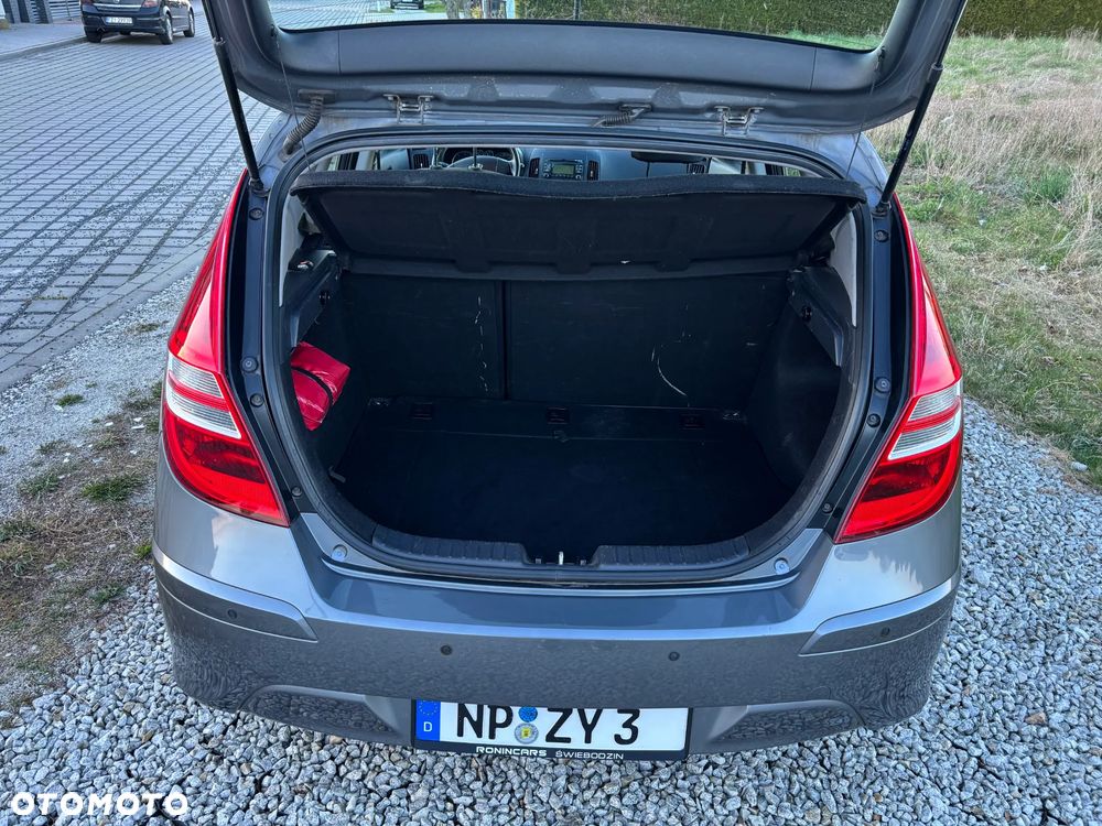 Hyundai i30 1.6 CRDi FIFA WM Edition - 14