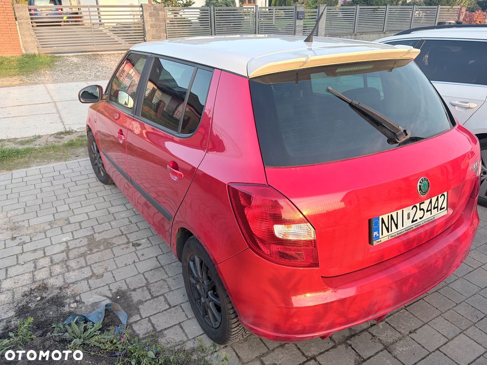 Skoda Fabia 2010 photo 3