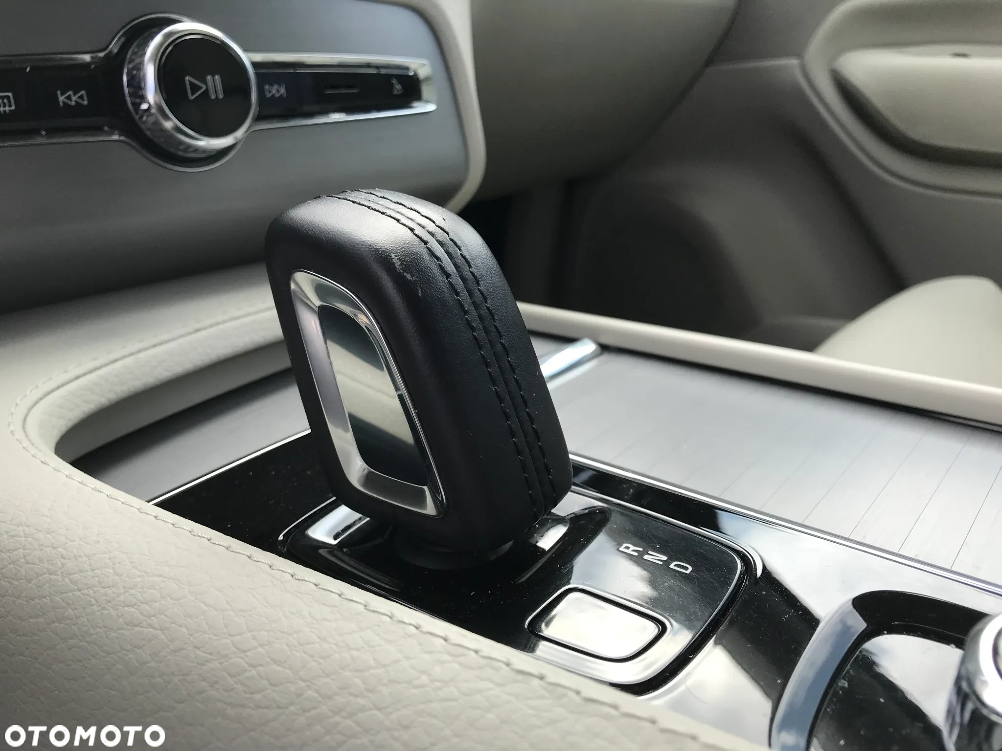 Volvo XC 90 T8 AWD Plug-In Hybrid R-Design 7os - 34