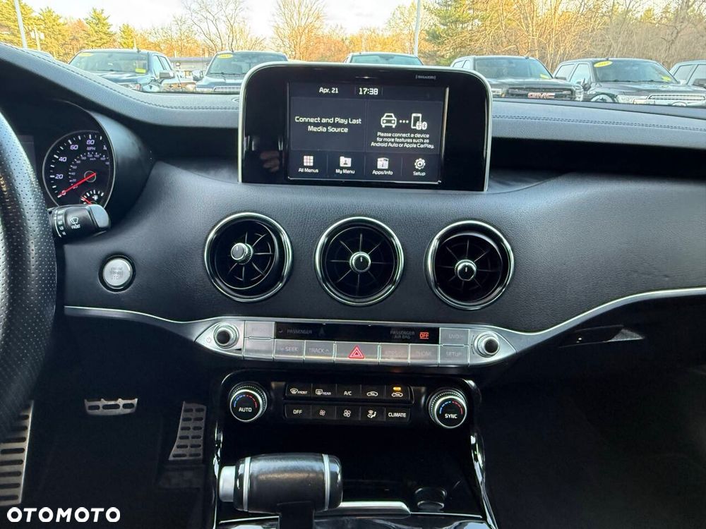 Kia Stinger 2.0 T-GDI GT Line - 11
