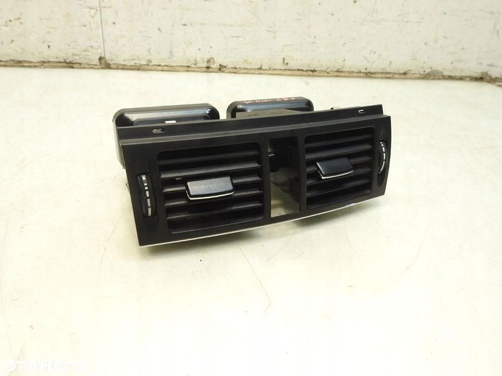 KRATKA NAWIEWU ŚRODEK MERCEDES W204 - 8