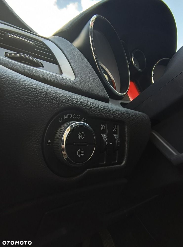 Opel Astra 2.0 CDTI Enjoy S&S - 25