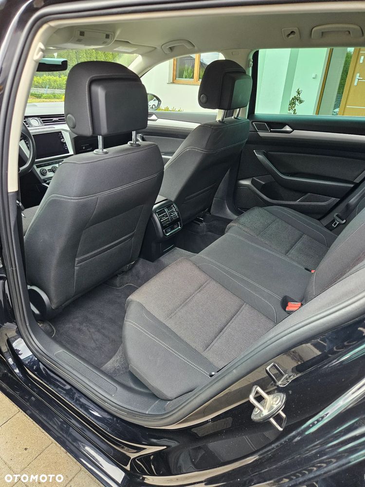 Volkswagen Passat 2.0 TDI SCR DSG Business - 11