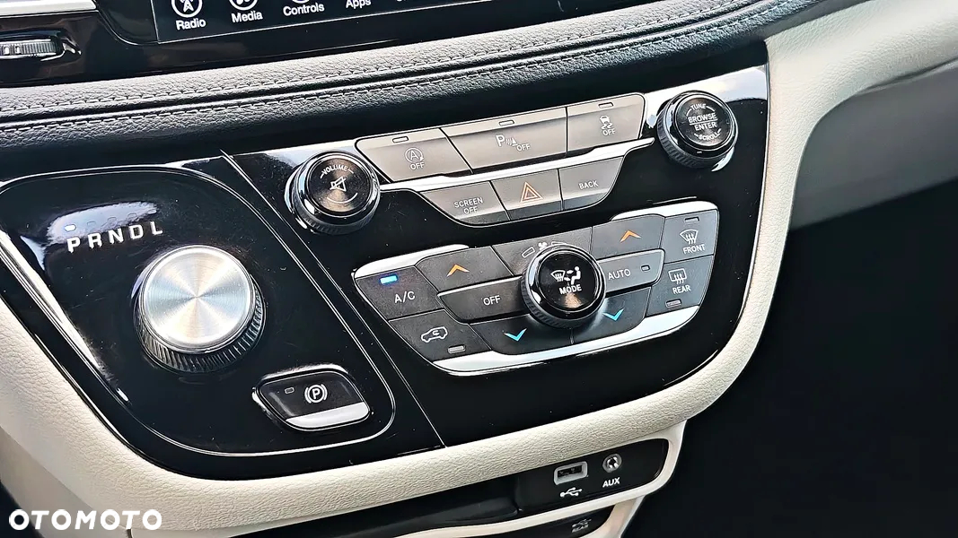 Chrysler Pacifica - 34