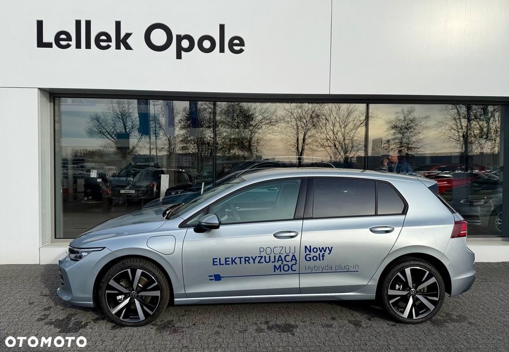 Volkswagen Golf - 2