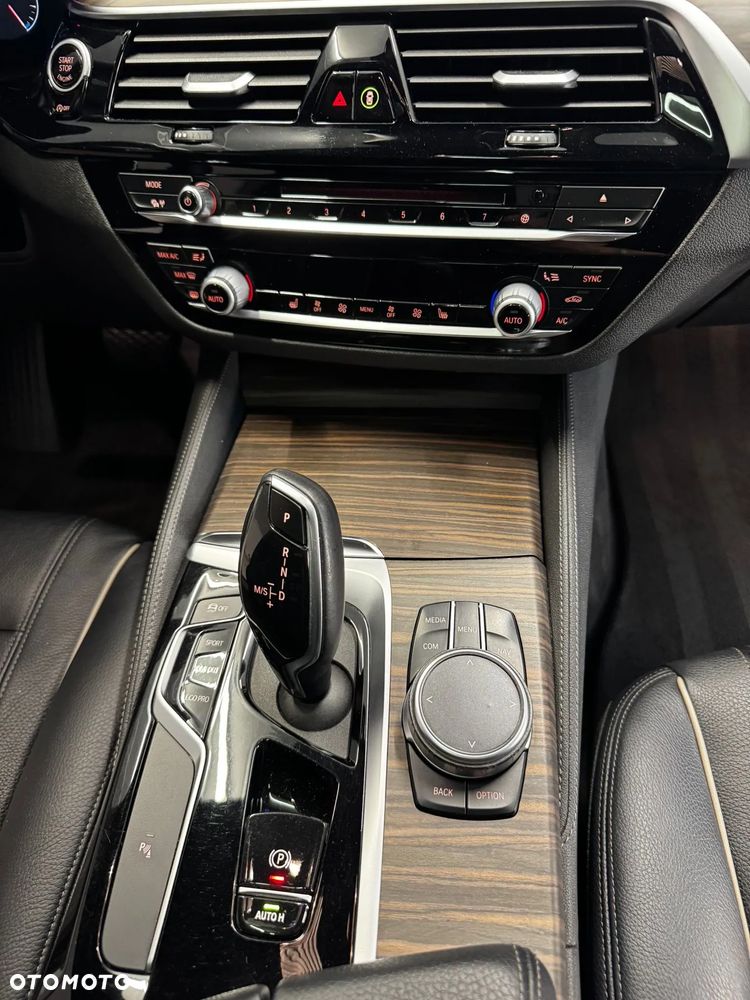BMW Seria 5 520d Luxury Line sport - 8