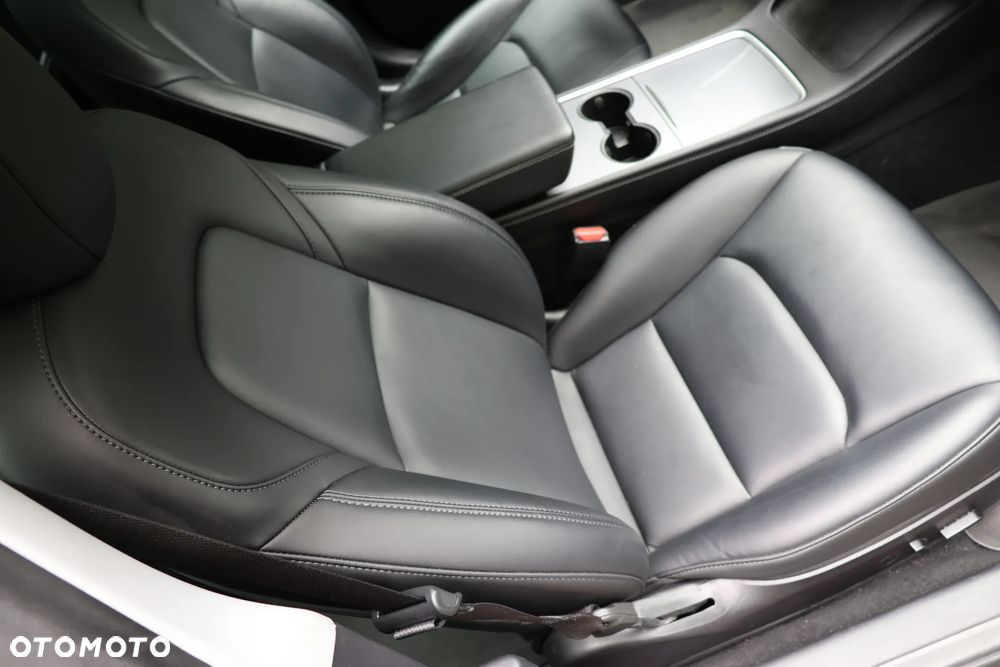 Tesla Model 3 RWD - 11