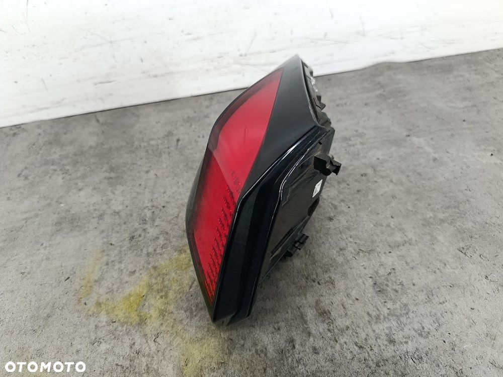 LAMPA TYLNA LEWA PEUGEOT 5008 II 9811028080 81570101 - 5