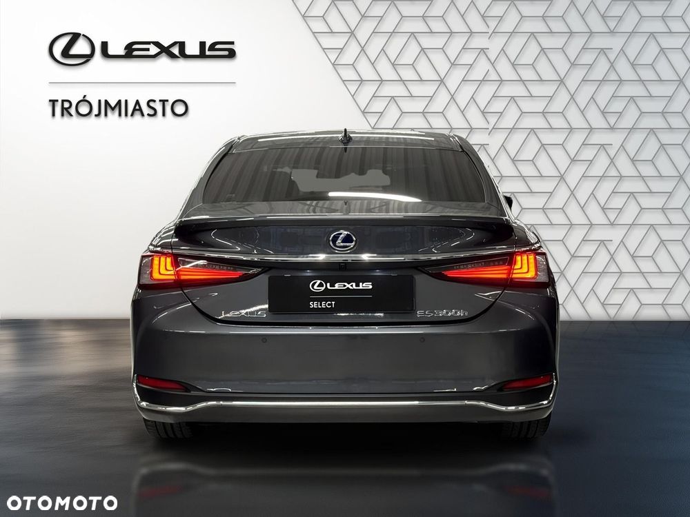 Lexus ES 300h Business Edition - 4