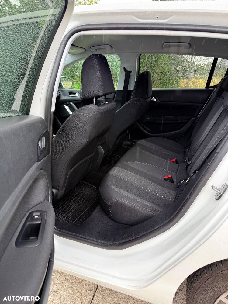 Peugeot 308 1.2 L PureTech Turbo S&S Allure - 10
