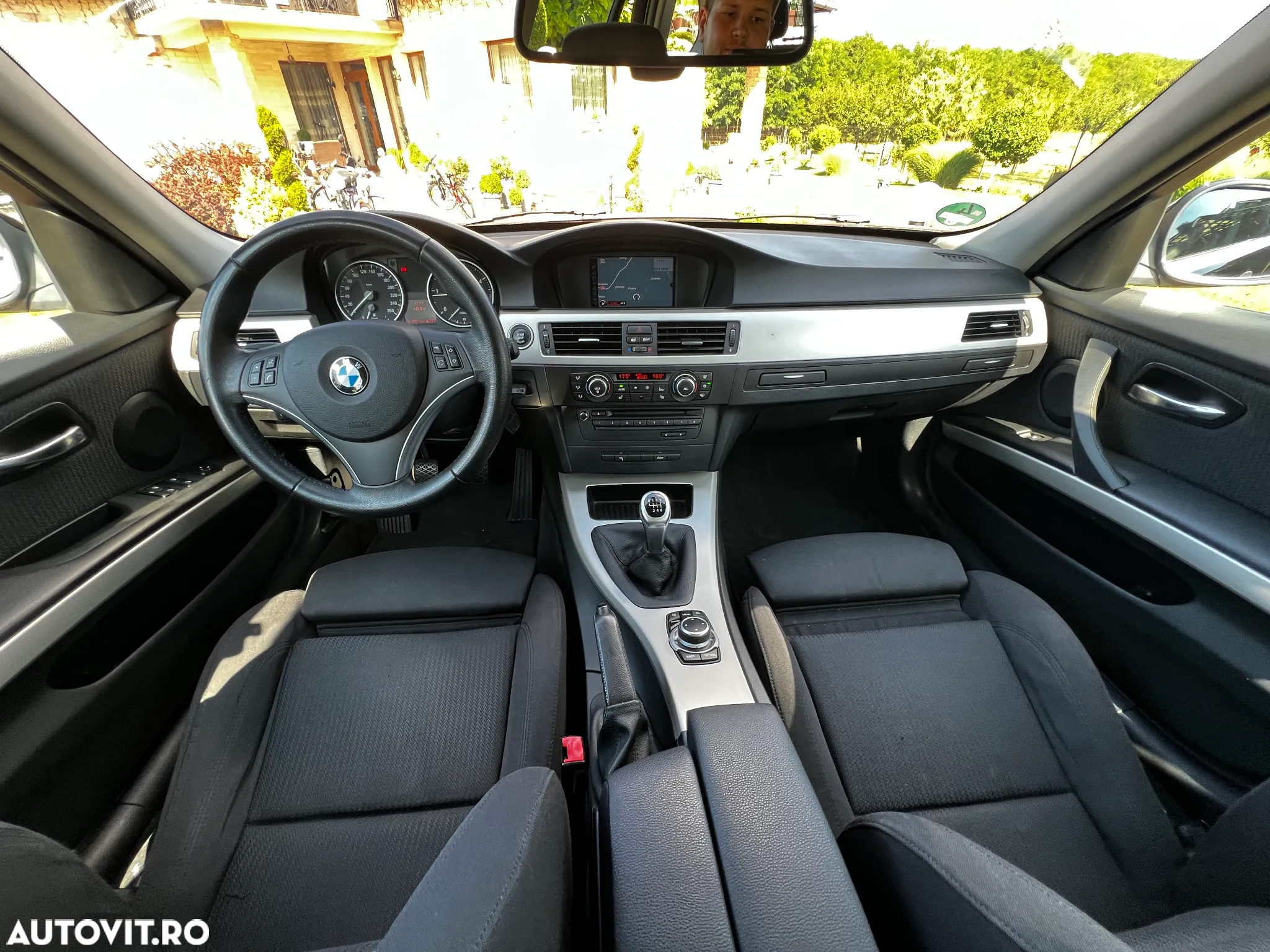 BMW Seria 3 318d DPF Touring - 33