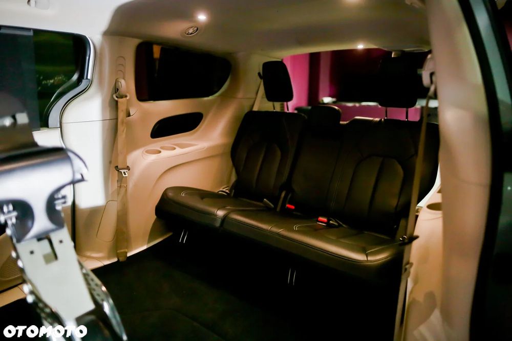 Chrysler Pacifica - 18