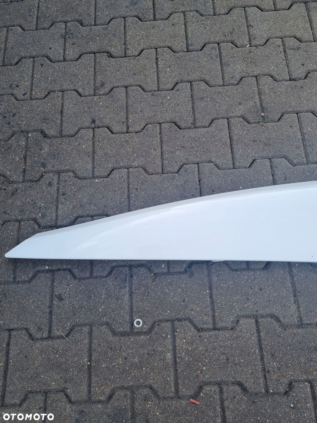 OWIEWKA DACHOWA LOTKA KOSA LEWA KABINY RENAULT RANGE GAMA T - 4