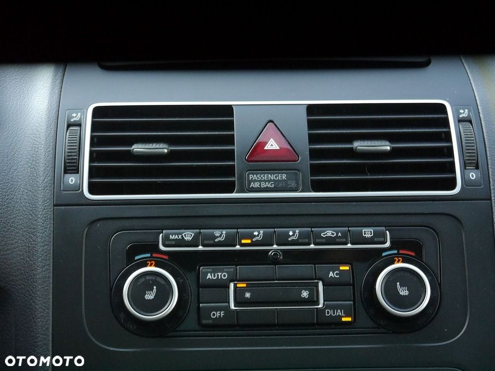 Volkswagen Touran - 24