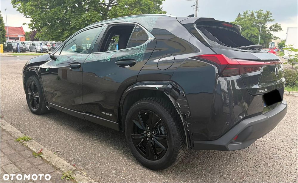 Lexus UX - 4