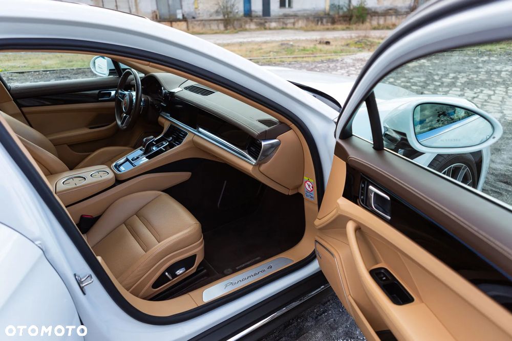Porsche Panamera 4 Executive - 11