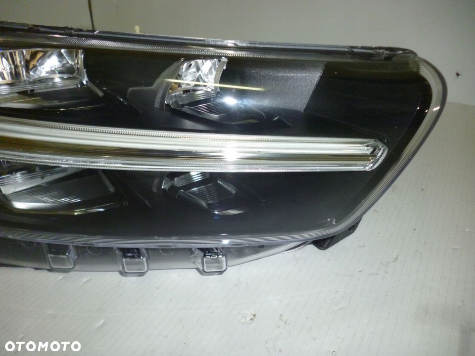 VOLVO XC40 II LAMPA PRZEDNIA PRZÓD RH - 2