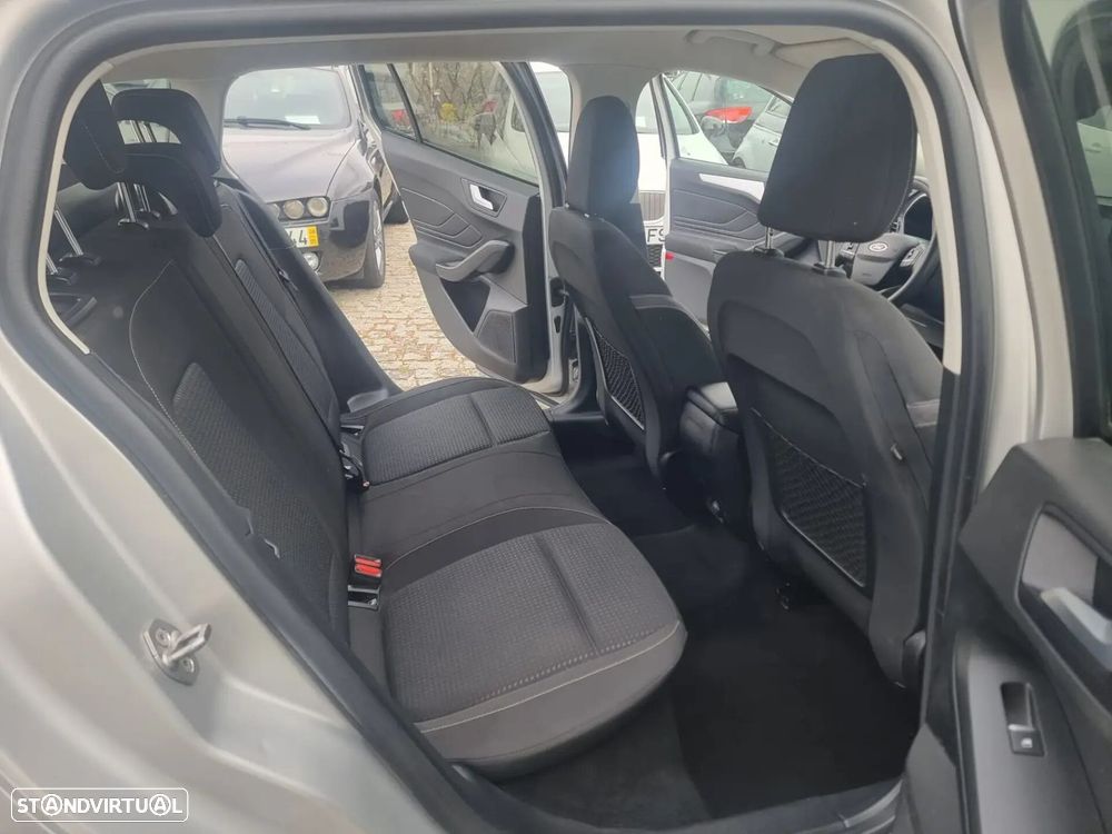 Ford Focus SW - 15